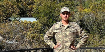 Azərbaycan Ordusunun itkin düşərək həlak olan əsgəri Ordubad rayonunda dəfn ediləcək.  “Qafqazinfo” Report-a istinadla xəbər verir ki, iyunun 9-da naməlum şəraitdə itkin düşərək həlak olan Azərbaycan Ordusunun əsgəri Ceyhun Tofiq oğlu Hüseynov bu gün Ordubad rayonunun Gənzə kəndində dəfn olunacaq.  Hazırda həlak olan əsgərimizin nəşi doğulduğu Gənzə kəndinə aparılır.