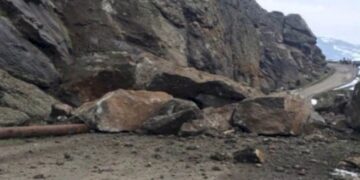 Daşkəsəndə dağ uçqunu oldu