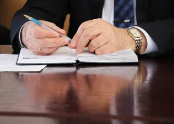 Sərxoş halda adam bıçaqlayan deputatlığa namizədin FOTOSU