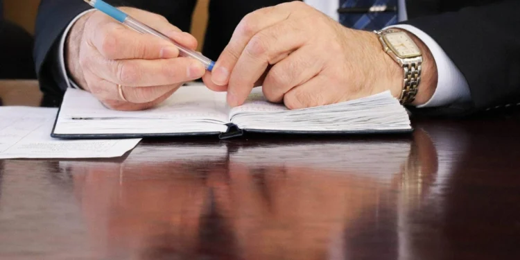 Sərxoş halda adam bıçaqlayan deputatlığa namizədin FOTOSU