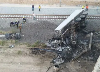 Azərbaycanda yük maşını aşdı, iki nəfər yanaraq öldü – Qatarların hərəkəti dayandırıldı