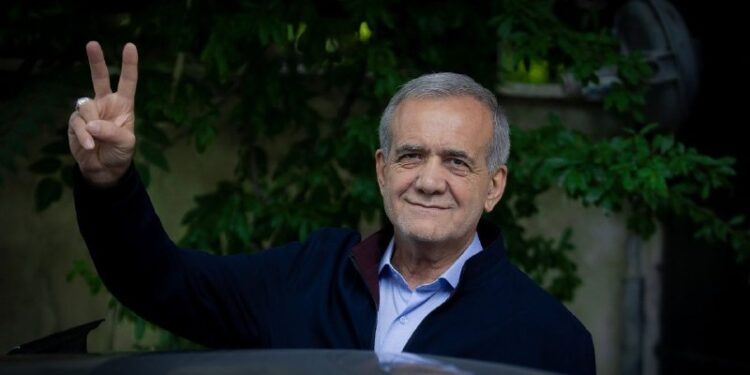 Hökumətdə azərbaycanlılara yer ver – Pezeşkiana təklif