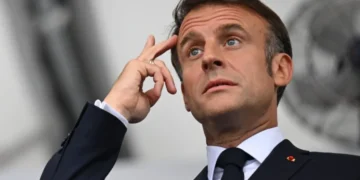 Makrondan Azərbaycana səyahət qadağası: Səriştəsizliyin növbəti nümunəsi