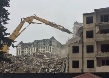 Göygöl rayonunda qanunsuz tikili söküldü