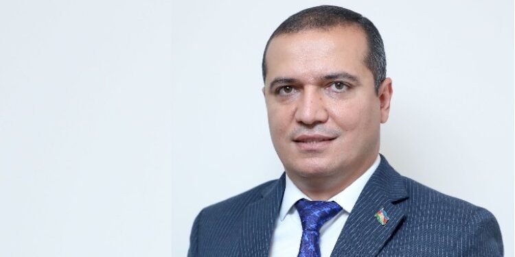 Baş redaktor vəzifədən getdi