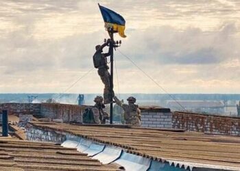 Ukrayna əsgərləri bu şəhərə bayraq sancdılar