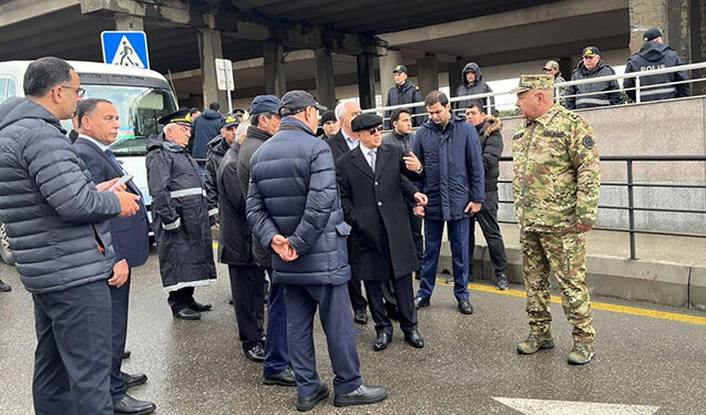 Kəmaləddin Heydərov su basmış ərazilərdə – Foto kemaleddin-heyderov-su-basmis-erazilerde