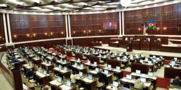 Həm maaş həm də pensiya alan deputatlar – SİYAHI