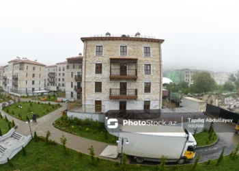 Köç karvanı Şuşaya çatıb, mənzillərin açarları təqdim olunub