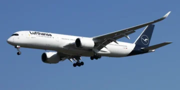 Hindistandan Almaniyaya uçan təyyarə Heydər Əliyev Aeroportuna təcili eniş edib