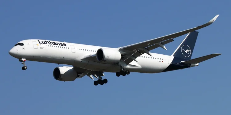 Hindistandan Almaniyaya uçan təyyarə Heydər Əliyev Aeroportuna təcili eniş edib