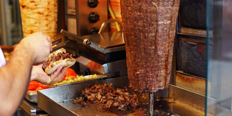 AQTA dönər mafiyasını “şişə” çəkdi – “Əti bizdən almasanız…”