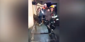 Xırdalanda çoxmərtəbəli yaşayış binasında yanğın oldu – VİDEO