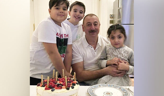 Nəvələrindən dövlət başçısına ad günü təbriki – Foto