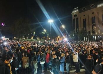 Tiflisdə parlament binası “atəşə tutuldu”