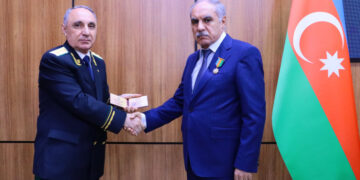 Kamran Əliyev Xanlar Vəliyevi yola saldı – YENİLƏNİB