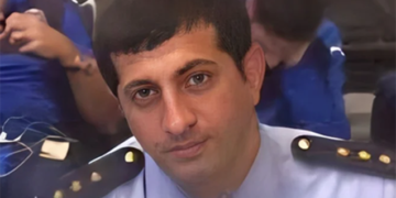 Ölkəyə 41 qızıl külçə keçirən məmur hakim qarşısında