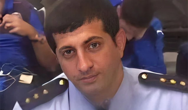 Ölkəyə 41 qızıl külçə keçirən məmur hakim qarşısında