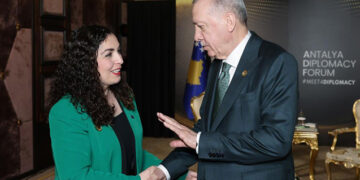 “Türkcəni gah öyrənirsən, gah unudursan…” – Ərdoğan Kosovo prezidentinə
