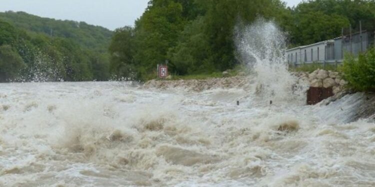 Hacıqabulun Muğan qəsəbəsində xeyli sayda ev su içində qalıb