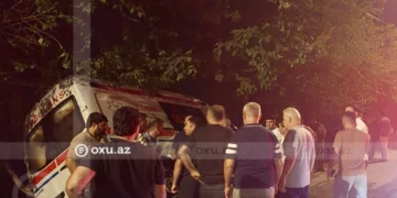 Lənkəranda təcili tibbi yardım avtomobili qəzaya uğrayıb: Ər-arvad xəsarət alıb