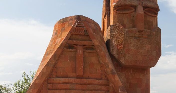 Xankəndidəki abidə ilə bağlı deputatdan çağırış – “Sökülməlidir!”