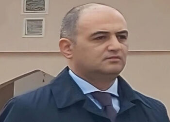 Nazir rəisi işdən çıxardı (FOTO)