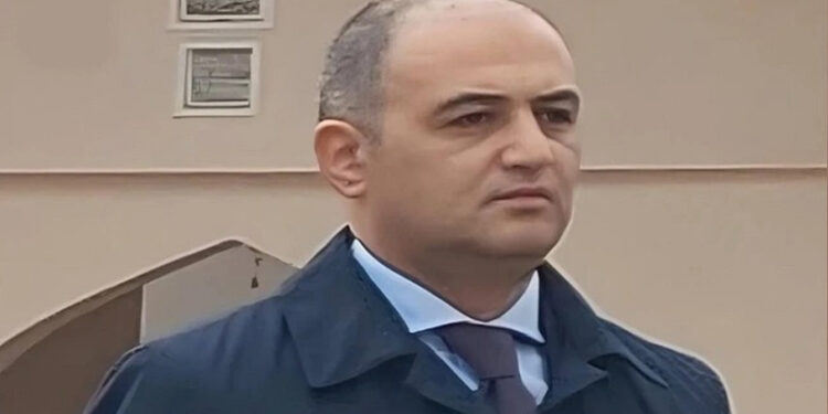 Nazir rəisi işdən çıxardı (FOTO)