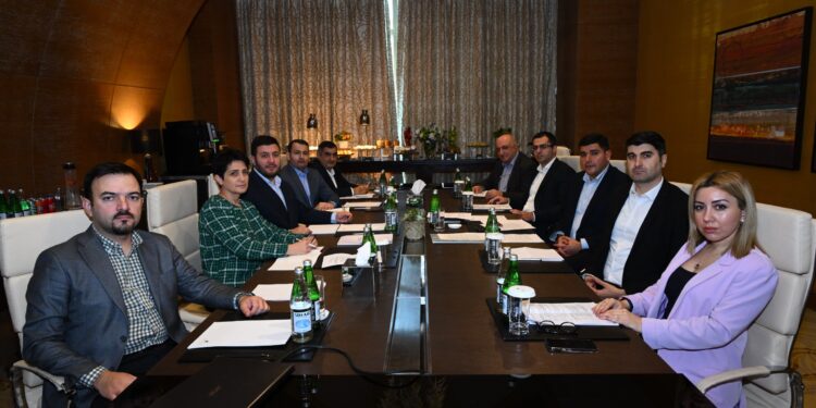 Ermənilər Bakıda Hikmət Hacıyevlə görüşdülər – FOTOLARErmənilər Bakıda Hikmət Hacıyevlə görüşdülər – FOTOLAR