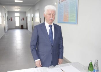 Cəlilabad rayon icra hakimiyyətinin başçısı Pərdi kəndində vətəndaşları qəbul edib