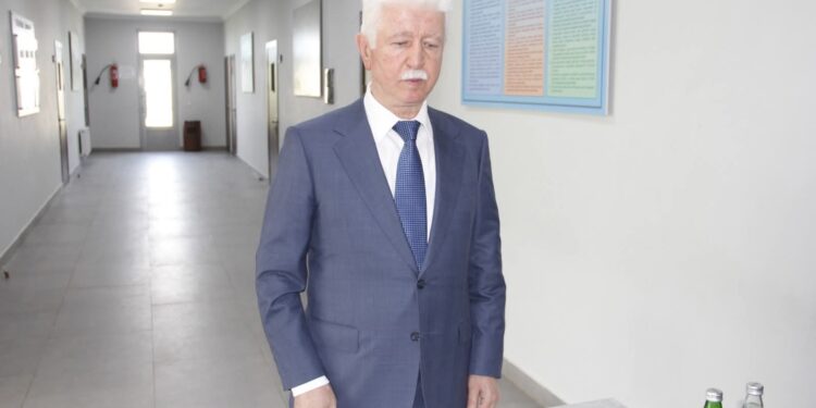 Cəlilabad rayon icra hakimiyyətinin başçısı Pərdi kəndində vətəndaşları qəbul edib