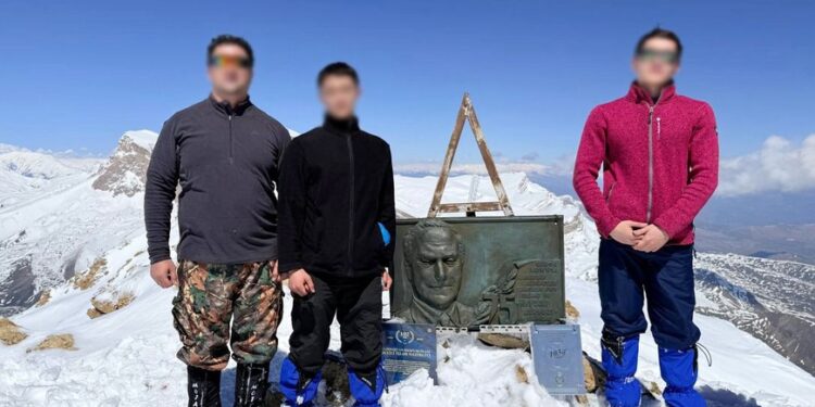 Dövlət Təhlükəsizliyi Xidmətinin əməkdaşları “Heydər zirvəsi”nə yürüş təşkil edib