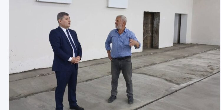 Təhsil sektorunun müdiri yeni məktəb binasında aparılan işlərlə tanış oldu – FOTOLAR