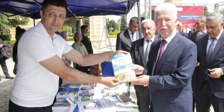 Cəlilabadda kitab sərgisi keçirilib. Fotolar