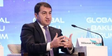 Hikmət Hacıyev Ermənistana necə gedib?