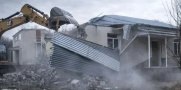 Keçmiş erməni məmurların Göyçə sahilindəki mülkləri sökülür